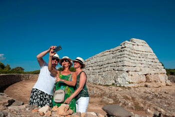 La Naveta dels Tudons, construcci�n talay�tica situada en el municipio de Ciutadella. EFE/David Arquimbau/ Archivo