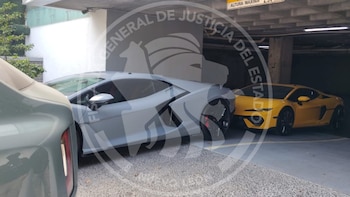 Ferraris, Lamborghinis y una Rolls-Royce: los nueve autos de lujo incautados en un cateo por lavado de dinero en San Pedro Garza García