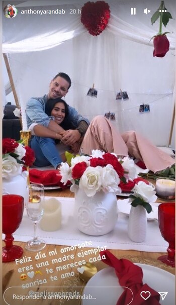 Melissa Paredes posa con Anthony