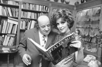 ARCHIVO - El escultor italiano