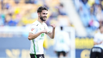 AMP. (Crónica) El Racing de Santander vuelve 14 años después a LaLiga EA Sports