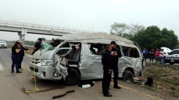 Van rollover in Veracruz left