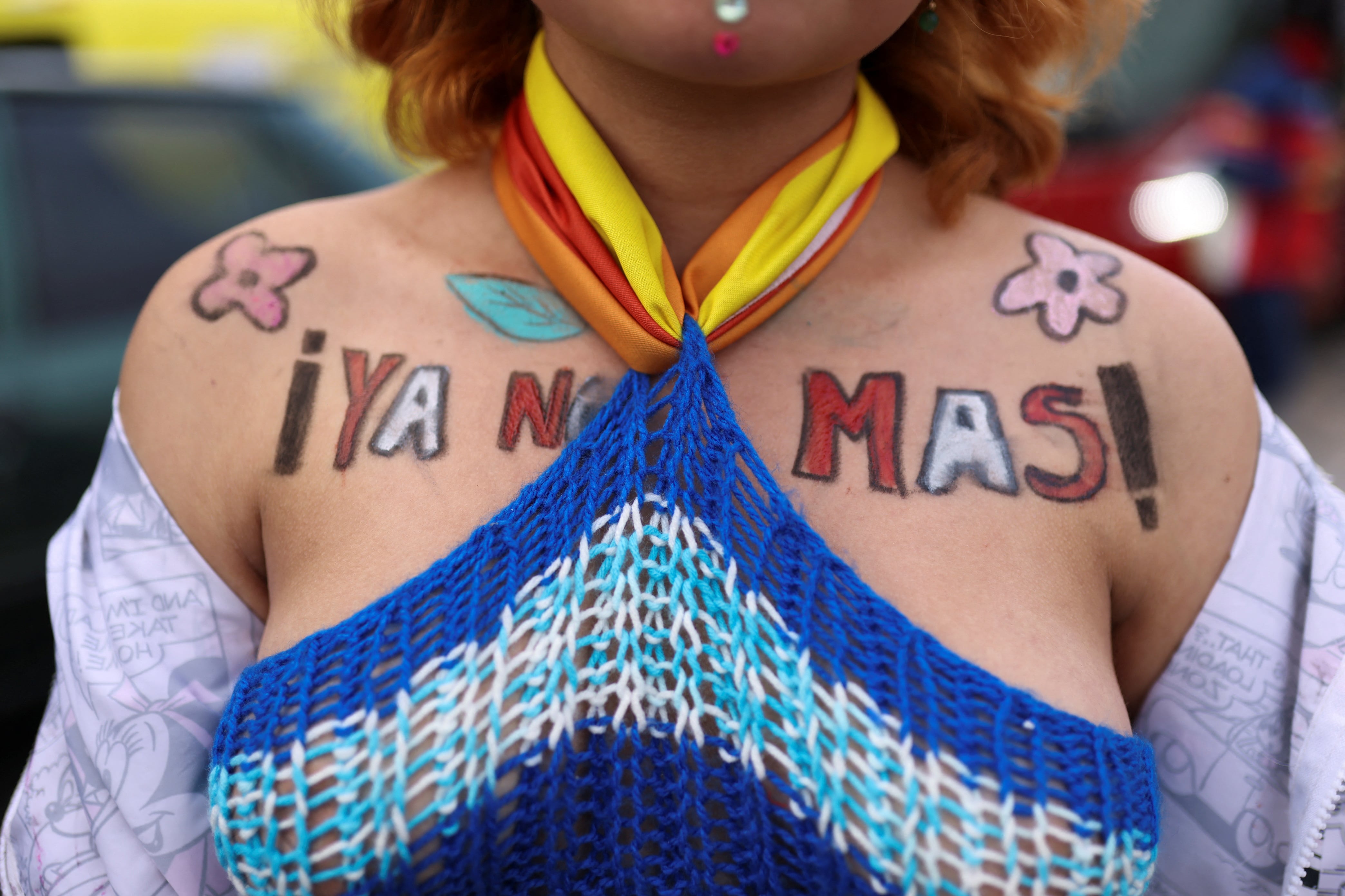 Una joven de 21 años ha expresado inconformidad ante la falta de avances en los procedimientos judicial y universitario, pese a haber presentado pruebas médicas y mensajes privados desde el inicio del caso - crédito Luisa Gonzalez / Reuters