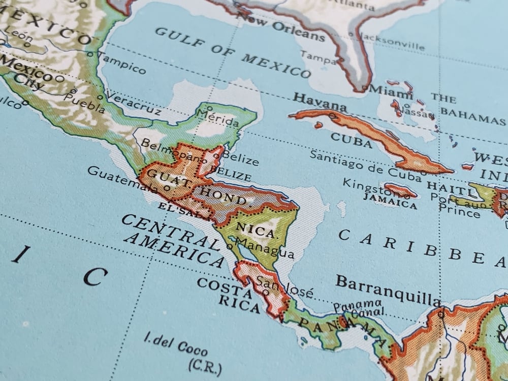 Según datos de CEPAL citados en la información, alrededor del 30% de las exportaciones centroamericanas tienen como destino otro país de la propia región (Imagen: Shutterstock)
