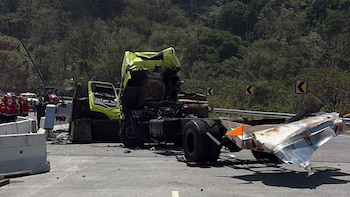 Bomberos Municipales sufren accidente mientras atendian emeregencia