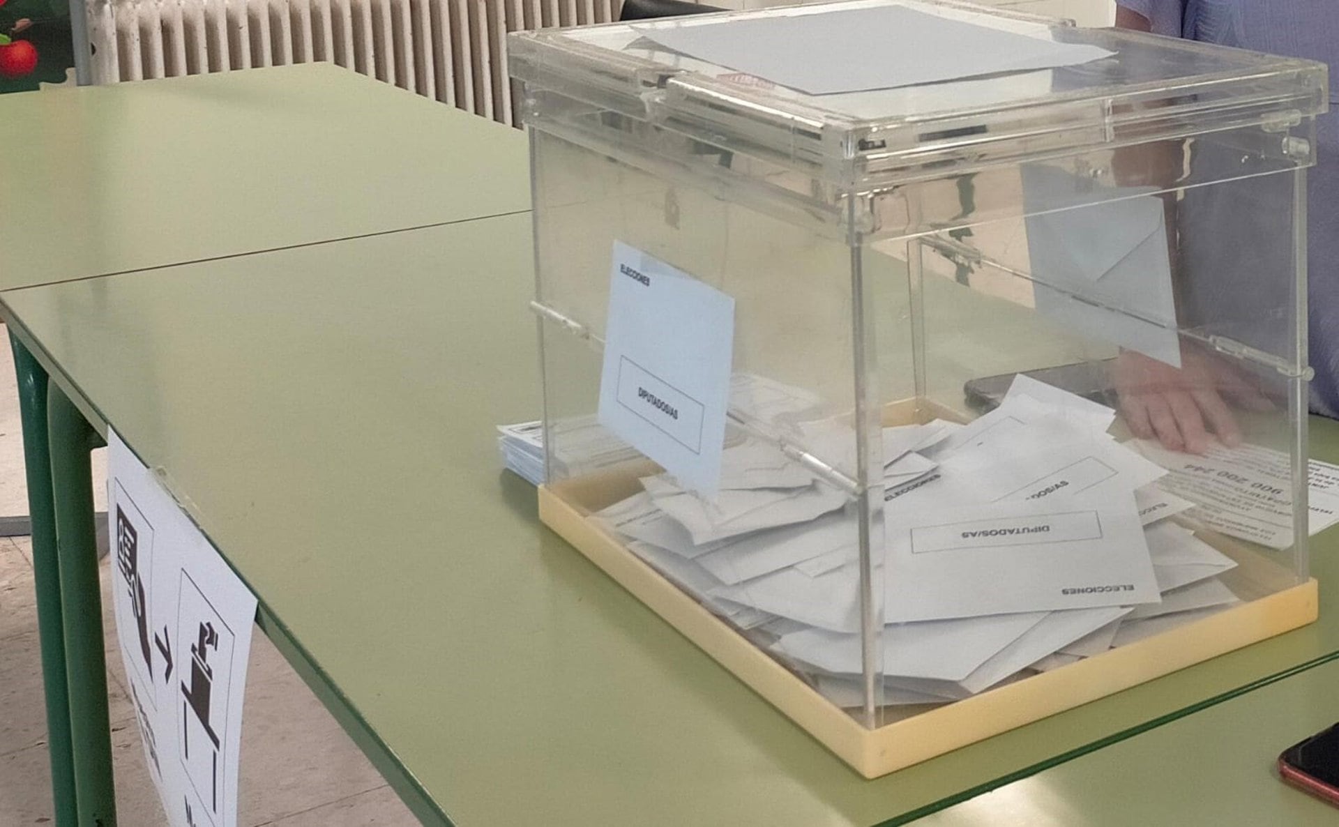 La número 2 del PSOE al Senado por Granada renuncia para ceder su puesto a Frente Amplio, que negocia el candidato