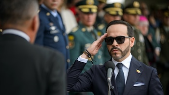 De la Espriella investigará el uso de aviones oficiales tras las acusaciones contra Petro y Alcocer