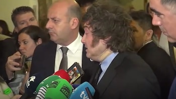 Milei descalificó a una periodista española por una pregunta sobre PP y Vox