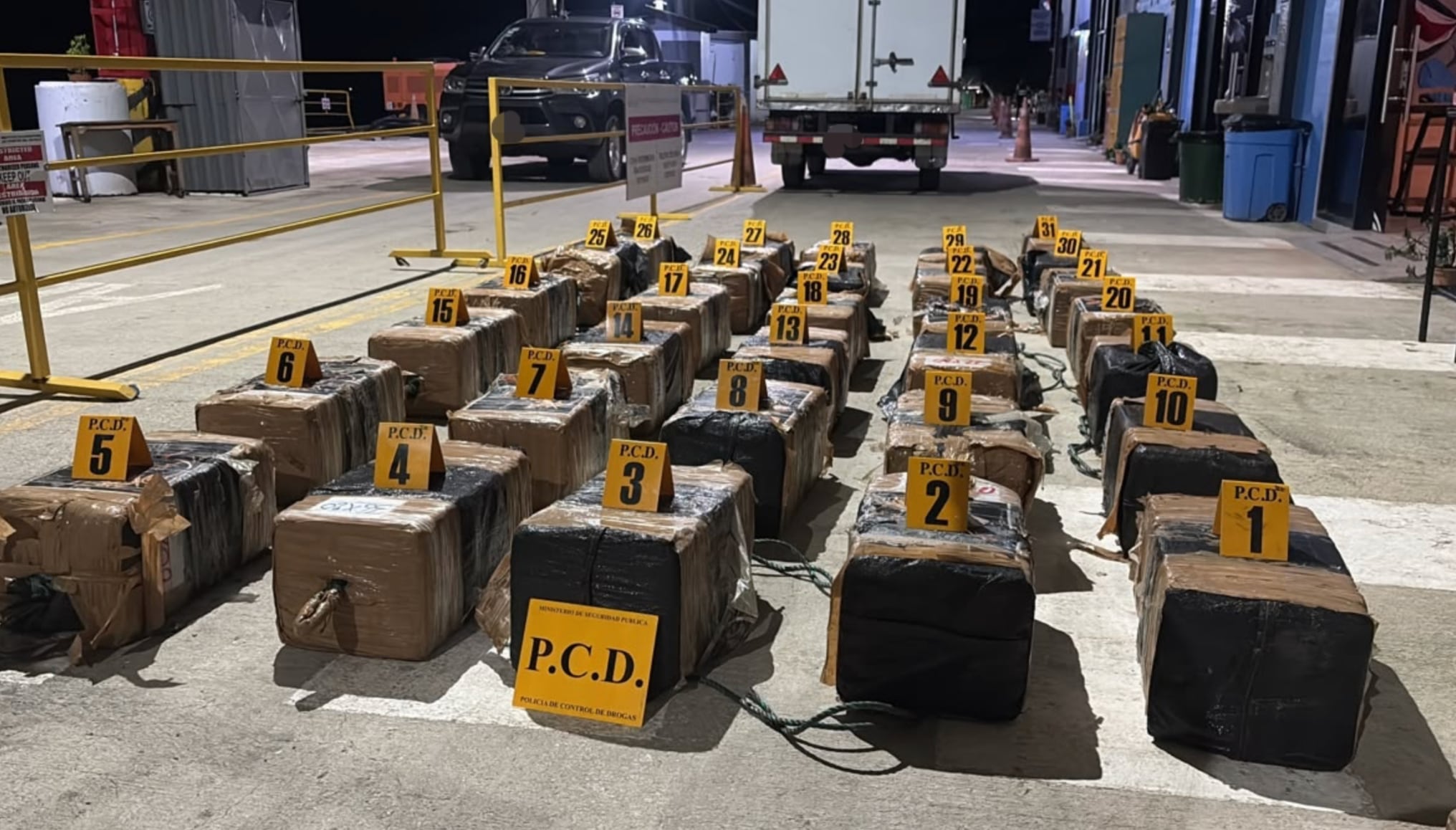 Las autoridades costarricenses decomisaron aproximadamente dos toneladas de cocaína durante dos operativos contra el narcotráfico desarrollados en el sur del país. Crédito: MSP