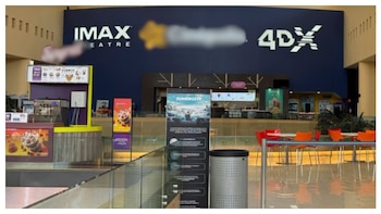 Hallan a mujer semidesnuda e inconsciente en cine de Puebla
