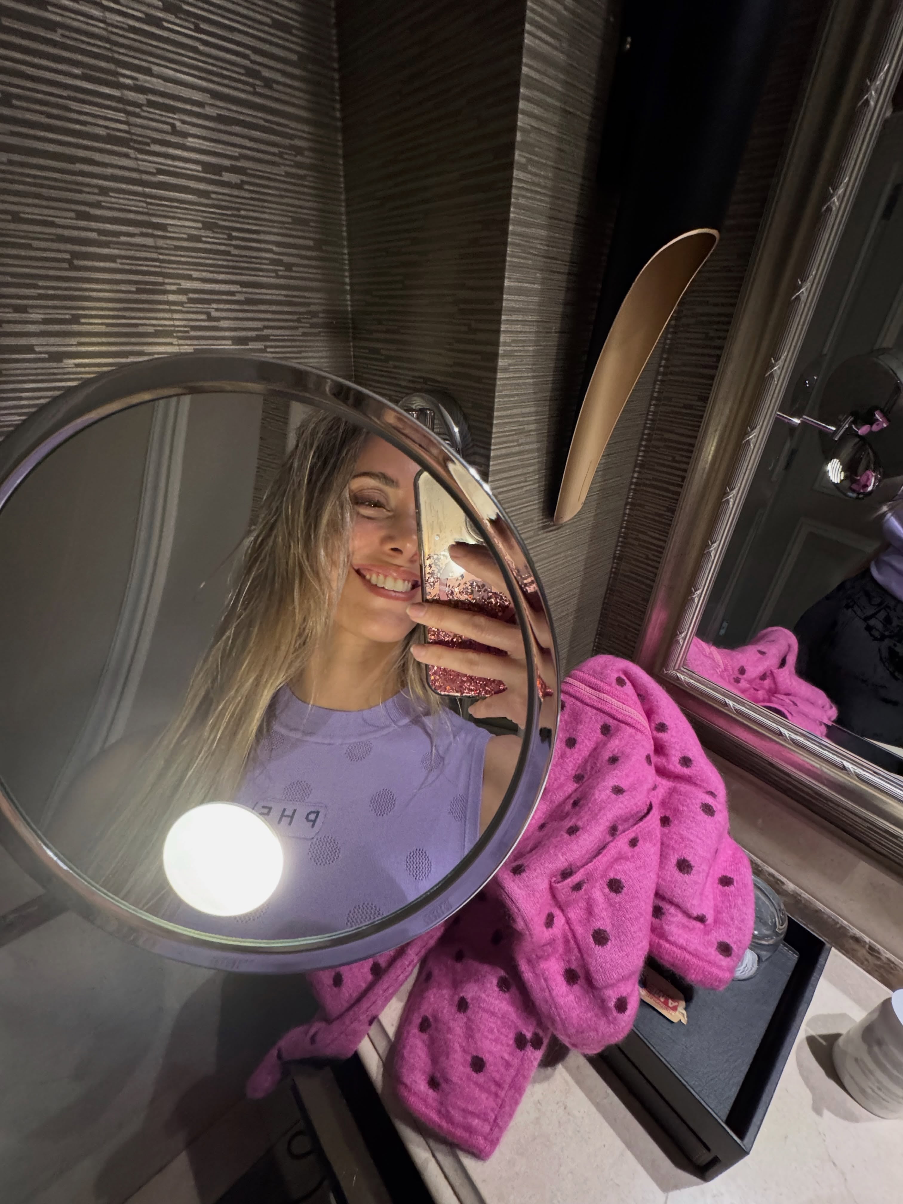 Una selfie antes de salir: Anita Espasandín mostró la intimidad de su viaje a Santiago con Benjamín Vicuña