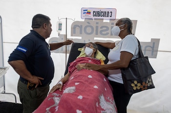 El pequeño hospital salvadoreño que brinda ayuda a venezolanos afectados por terremoto