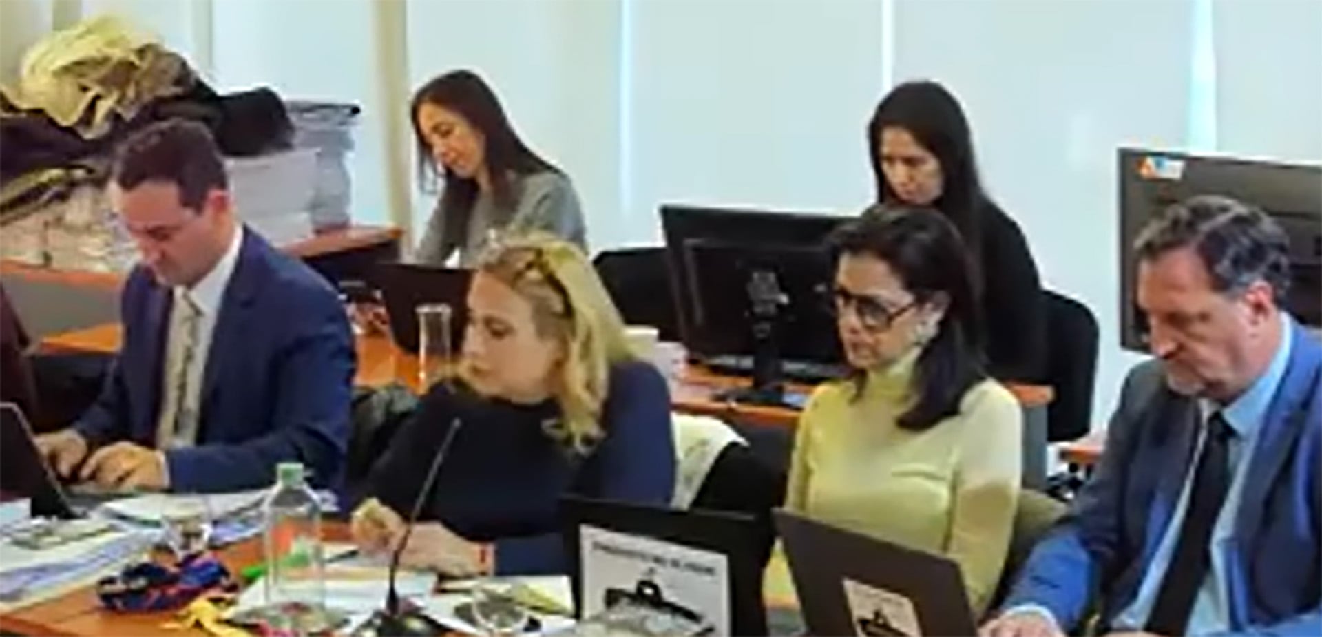De izquierda a derecha: el fiscal Colla, las querellantes Valeria Carreras y Lorena Arias y el querellante Luis Tagliapietra