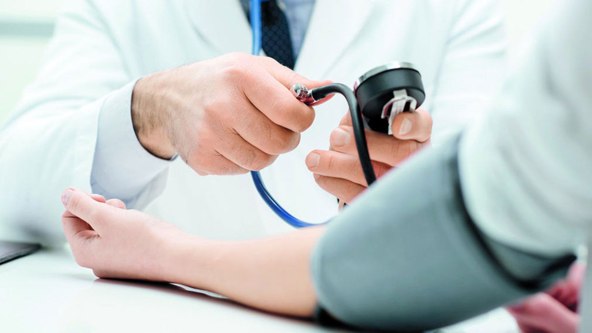 El tabaco la obesidad y el sedentarismo impulsan el aumento de las enfermedades no transmisibles en las Américas (Freepik)