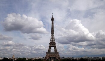La torre está siendo repintada