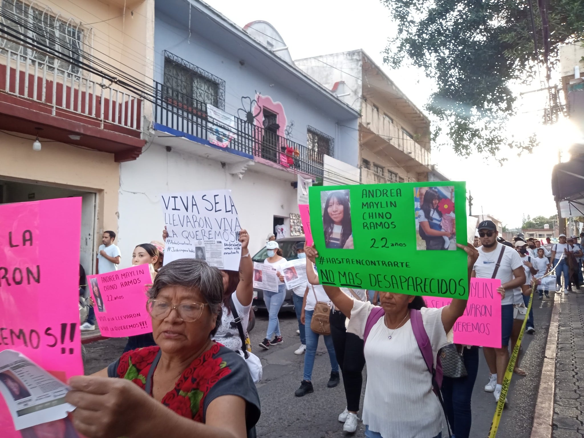 Familiares y amistades de Andrea Maylin, así como colectivas feministas, se sumaron a la exigencia de justicia.