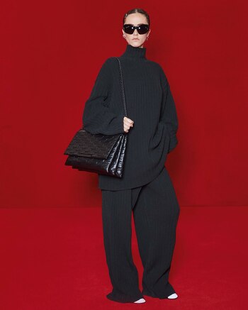 Ella Emhoff luciendo un atuendo