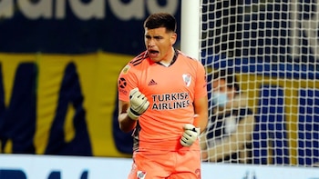 Saltó a la fama en una histórica tanda de penales ante Boca en un Superclásico, pasó por Estados Unidos y ahora jugará en la 5ª división de Argentina a los 25 años