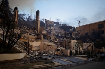 El condado de Los Ángeles enfrentó los incendios de Eaton y Palisades de 2025 sin un plan formal de recuperación actualizado (REUTERS/Mike Blake)