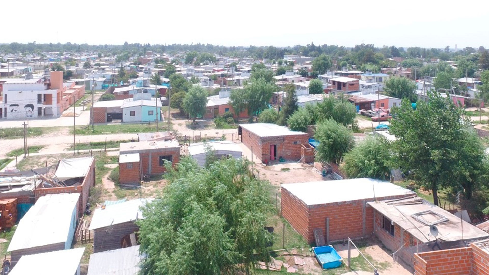 Entre 2016 y 2025, la superficie de los barrios populares creció 18,2% en los 34 aglomerados analizados.