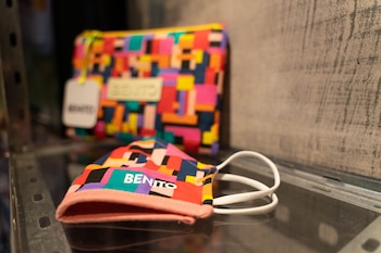 El tapaboca multicolor de algodón