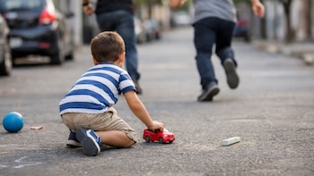 Niño de 5 años resultó herido por una bala perdida que lo alcanzó cuando estaba jugando en la calle