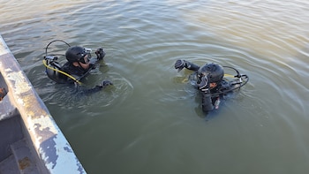 El adolescente originario de Jucuapa fue arrastrado por una fuerte corriente de agua y fue visto por última vez en el embalse. (Foto cortesía Fuerza Armada)