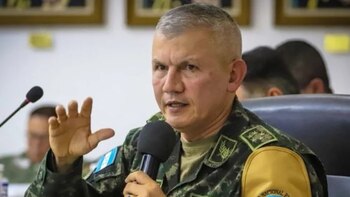 Honduras: Ministerio Público presenta requerimiento fiscal contra exjefe militar Roosevelt Hernández por presuntos ataques a la libertad de prensa