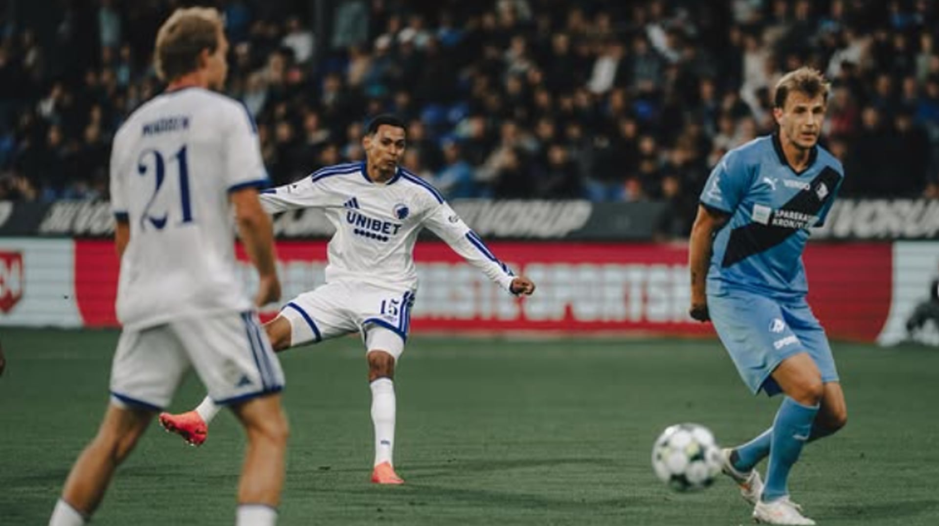 El lateral peruano fue titular y completó todo el encuentro en Finlandia, donde integró la defensa del Copenhague que consiguió mantener su arco en cero frente al Inter Turku. (FC Kobenhavn)