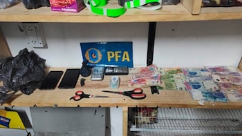 También encontraron 12 teléfonos celulares,