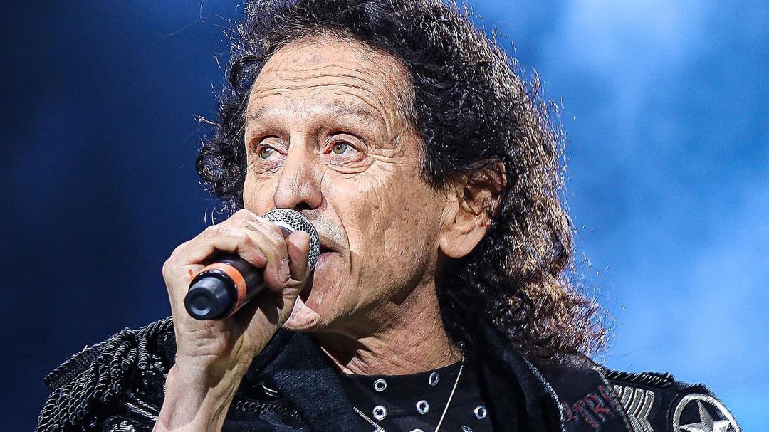 La fe católica de Alex Lora se forjó desde la infancia gracias a las enseñanzas de su madre, doña Eloísa Serna (Foto: Instagram @rogmwolf)