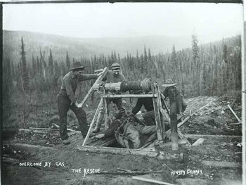 La minería subterránea podía ser extremadamente peligrosa. Si un túnel se llenaba de gas, los mineros tenían que llegar a la superficie lo más rápido posible para no asfixiarse. (By Kinsey & Kinsey - Museum of History and Industry/ Wikimedia)