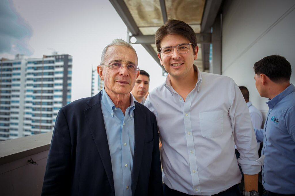 El expresidente Álvaro Uribe Vélez ha expresado guardar cariño por el senador y precandidato presidencial Miguel Uribe Turbay, que murió el 11 de agosto de 2025 - crédito @MiguelUribeT/X