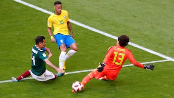 Guillermo Ochoa fue titular con