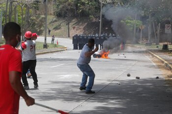 Manifestantes y miembros del Sindicato