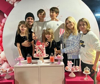 Wanda Nara también compartió postales