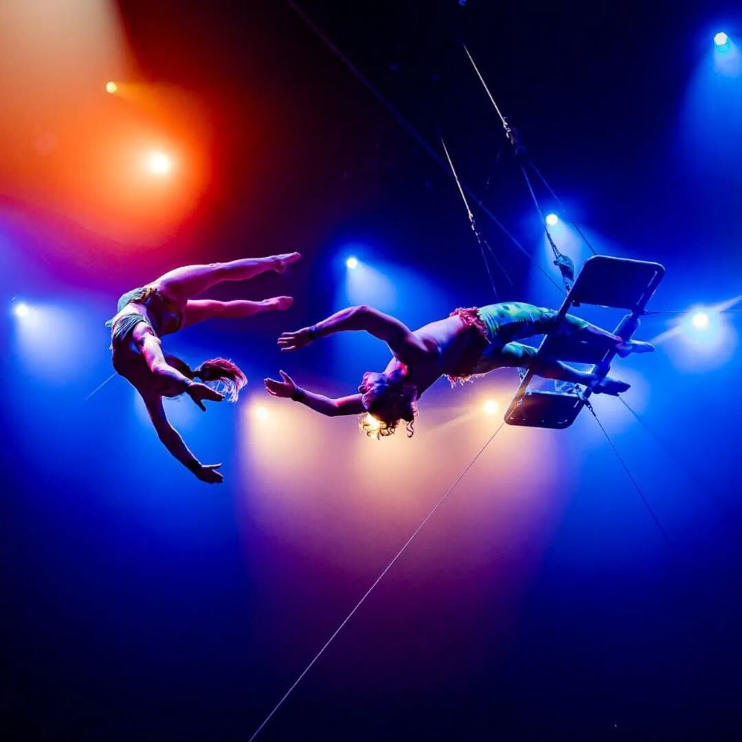 Una de las partes más impactantes del show es cuando Micaela se suelta de las manos de Matías, hace piruetas en el aire, y vuelven a agarrarse