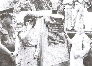 Develación de la placa del centenario de Colón, año 1986 (Foto cortesía Alcaldía de La Libertad Oeste)