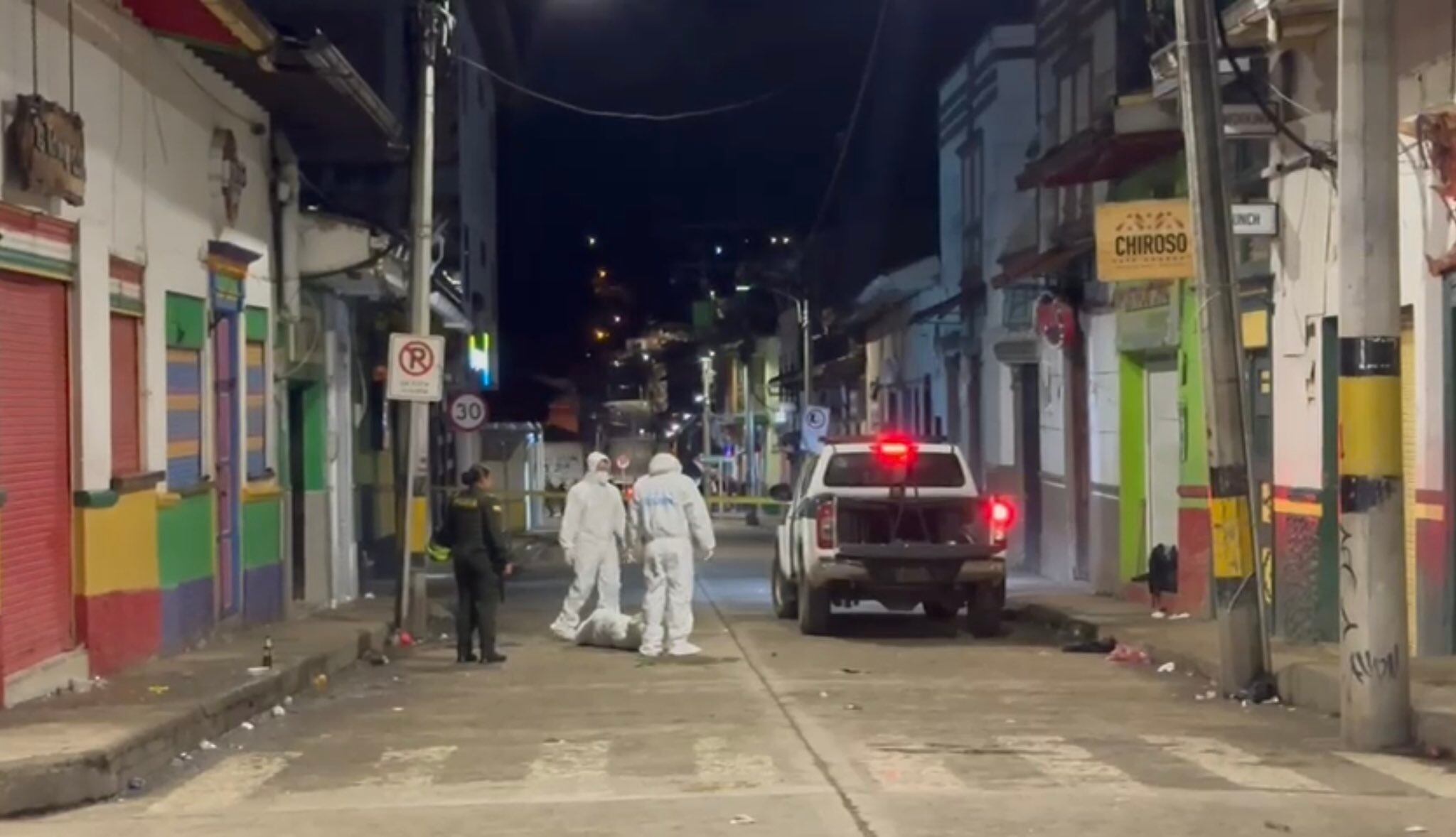 El crimen ocurrió en plena zona rosa de Urrao durante la noche, alterando las celebraciones de las fiestas municipales - crédito X