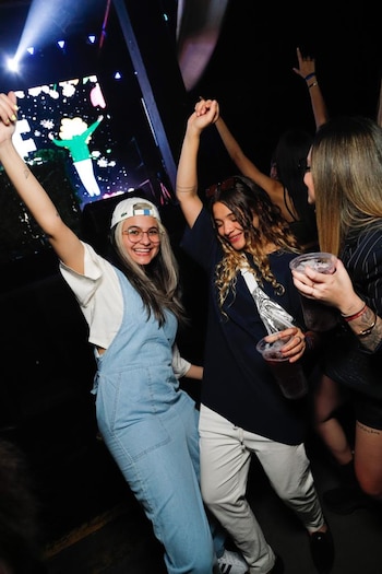 Tres chicas a pura diversión.