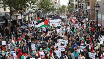 Mil personas se manifiestan en