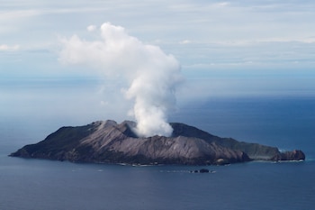 Una vista aérea del Whakaari,