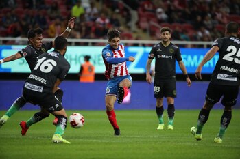Chivas venció dos goles a