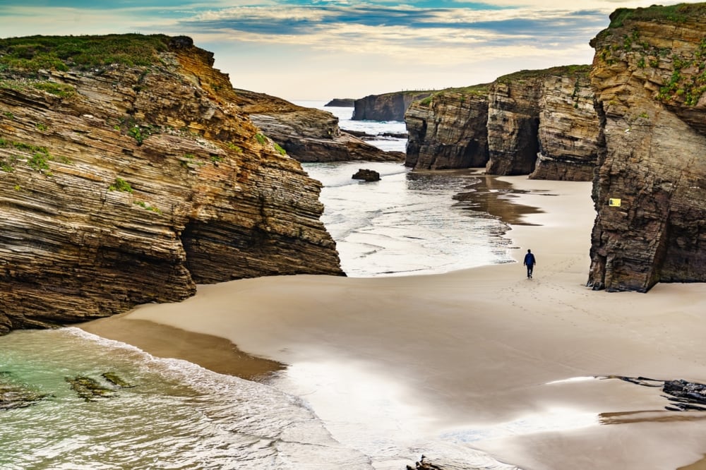 Playa de las Catedrales, en Lugo (ShutterStock).