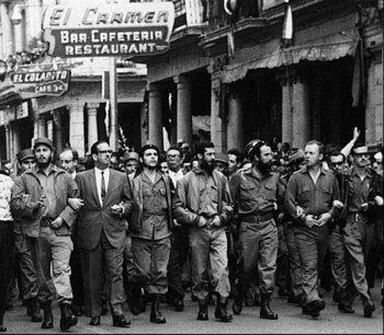 El Che renunció a sus cargos en la Revolución Cubana en 1965 y fue al Congo a combatir, lo que resultó un fracaso estrepitoso. Después, viajó a Bolivia, donde lo asesinaron. (AP)