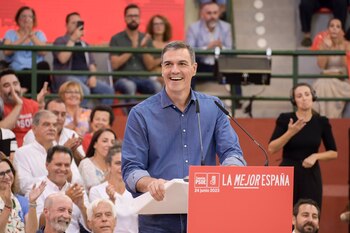 El secretario general del PSOE y presidente del Gobierno de España, Pedro Sánchez, interviene durante un mitin preelectoral, en el Terrero de Lucha Santiago Yanes, a 24 de junio de 2023, en Puerto de la Cruz, Tenerife. (Europa Press)
