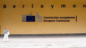 Bruselas plantea endurecer reglas para ayudas públicas a aeropuertos y aerolíneas