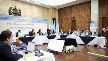 La Comisión de Postulación defiende la evaluación a pesar del amparo y continúa con la revisión de expedientes de aspirantes a fiscal en Guatemala