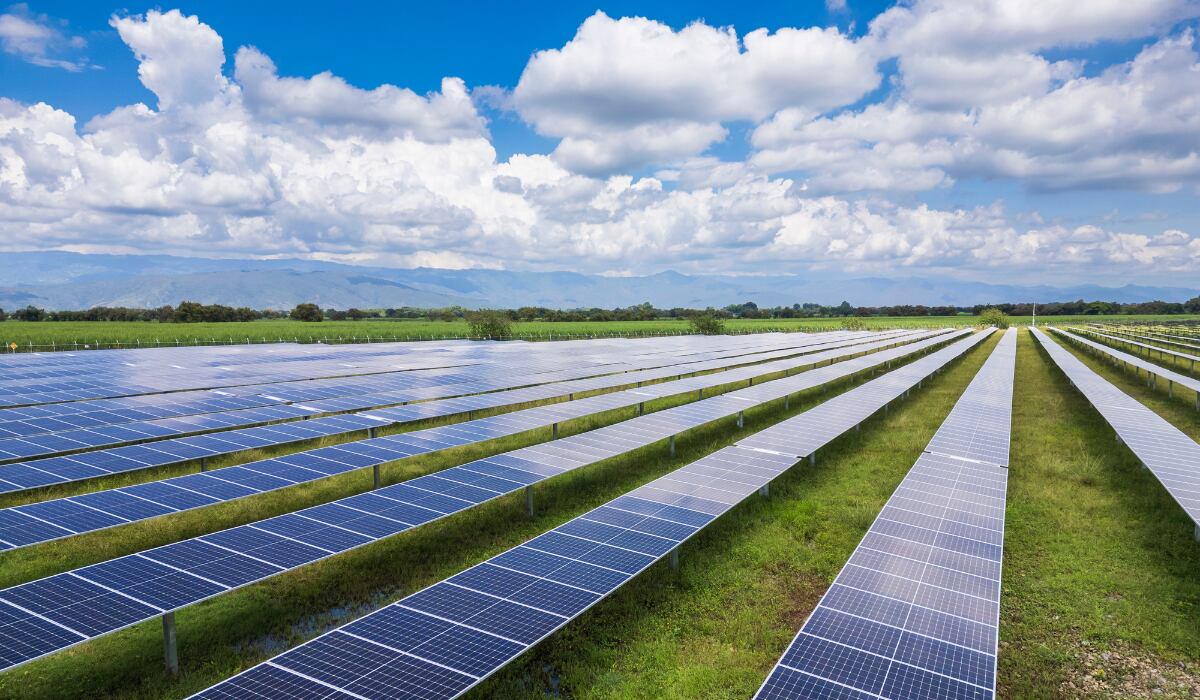 Celsia impulsa la transformación energética en Colombia mediante inversiones en granjas solares y tecnologías innovadoras - (Celsia)