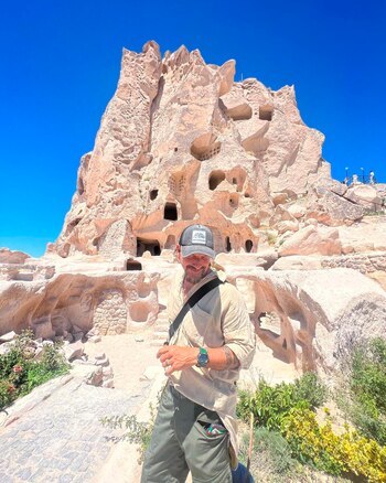 Federico Amador en la chimenea